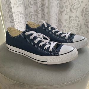 Navy blue Converse size 9